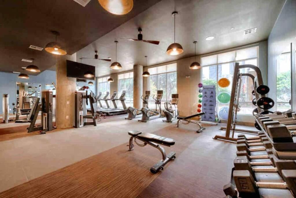 Апартаменты Downtown Living 1Br W/ Free Parking Garage Хьюстон Экстерьер фото