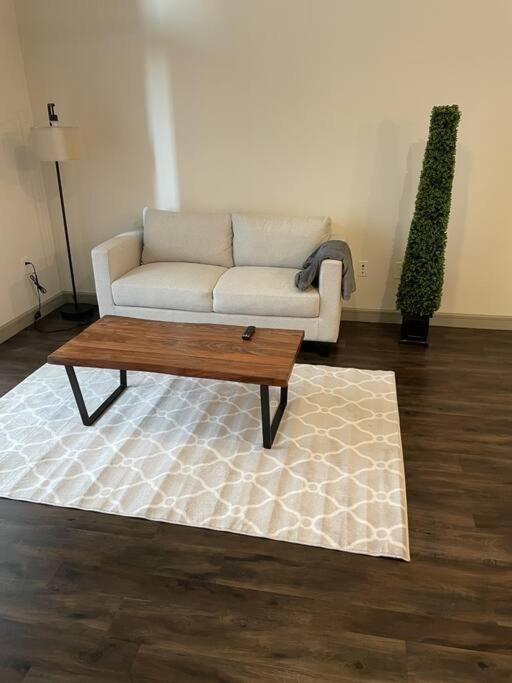 Апартаменты Downtown Living 1Br W/ Free Parking Garage Хьюстон Экстерьер фото